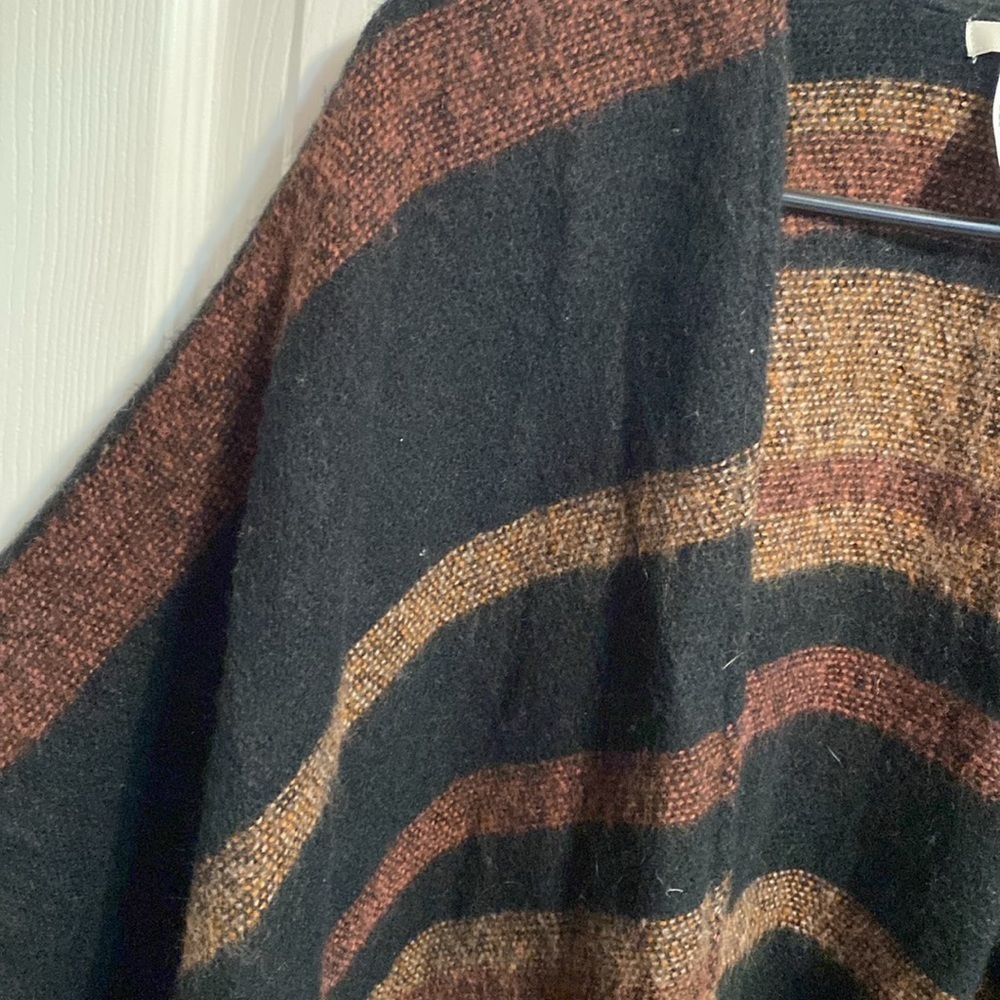 Poncho - Picture 3 of 5